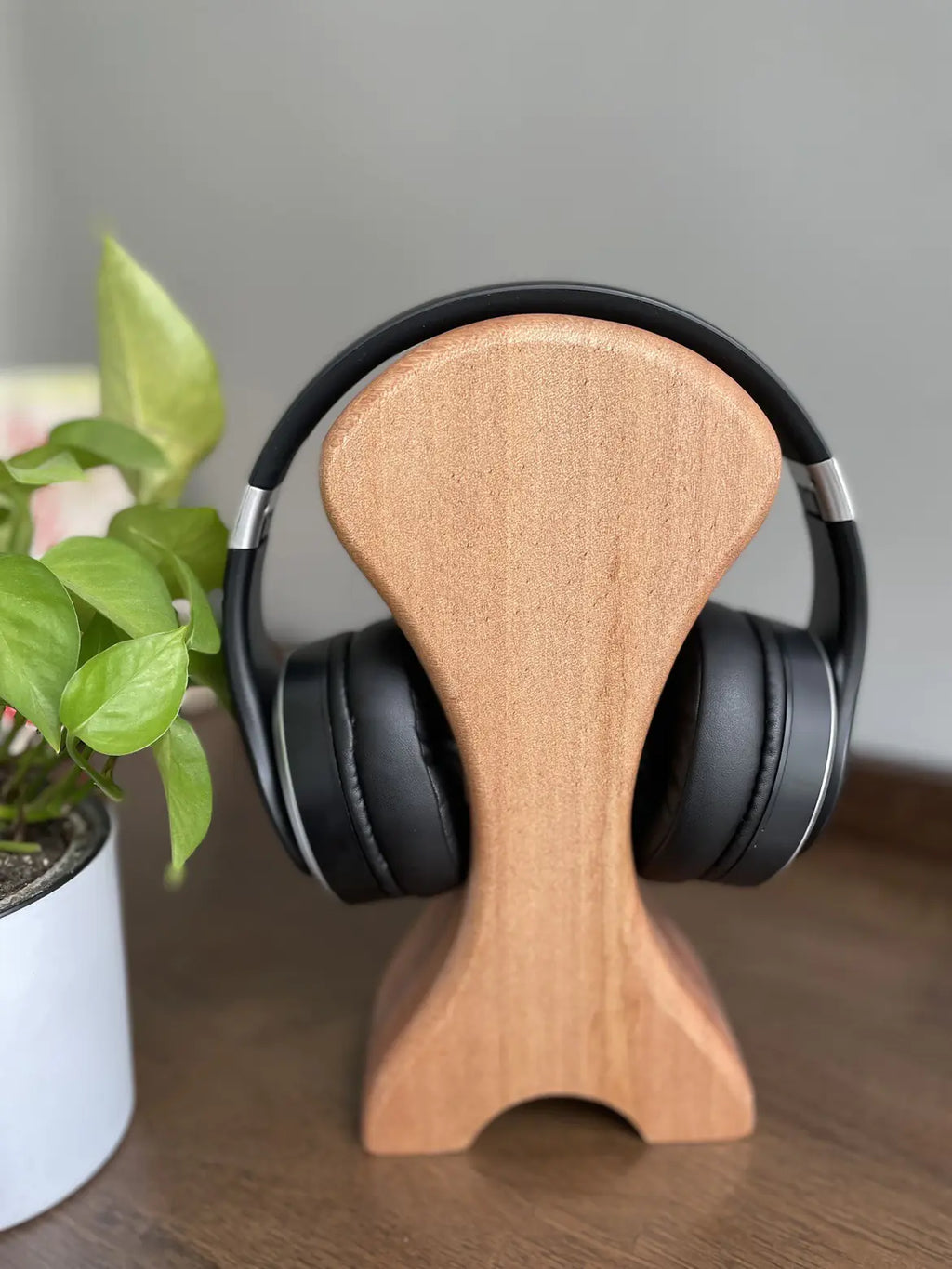 Wooden Headphone Stand - Creative Fish-Shaped Display