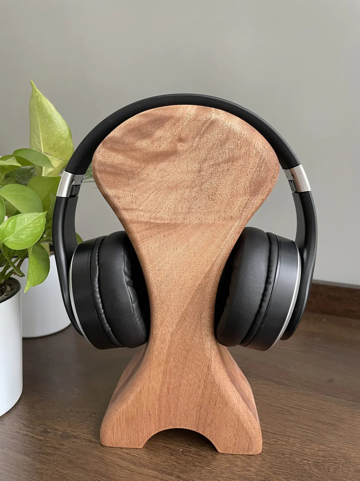 Wooden Headphone Stand - Creative Fish-Shaped Display